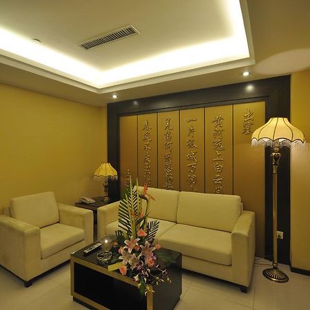 Kingtown Hotel Hongmei Shanghai Bagian luar foto