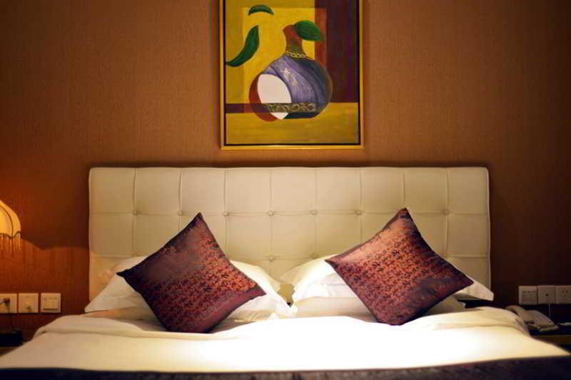Kingtown Hotel Hongmei Shanghai Bagian luar foto