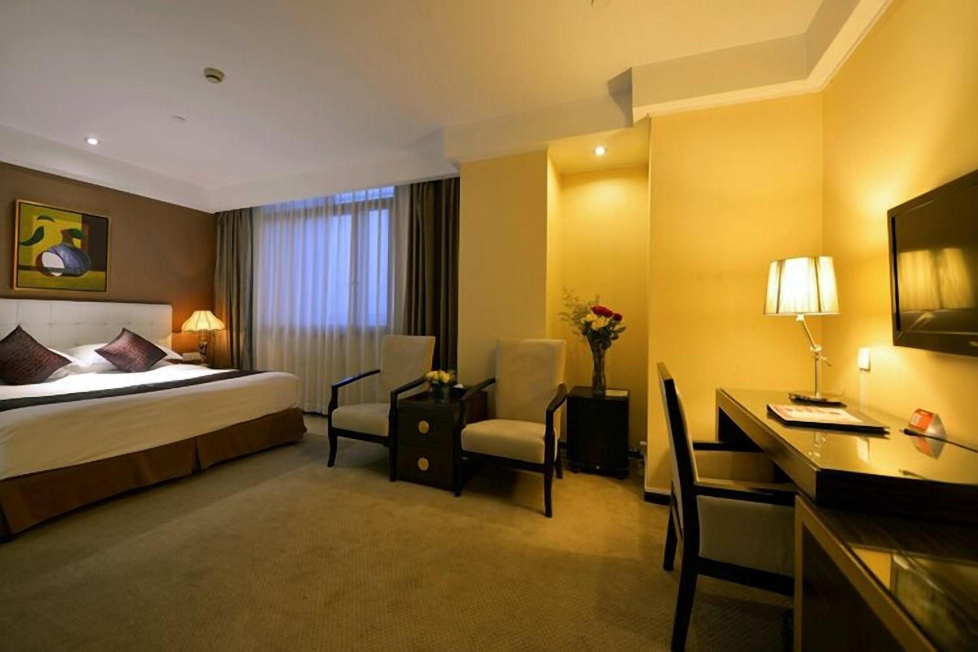 Kingtown Hotel Hongmei Shanghai Bagian luar foto