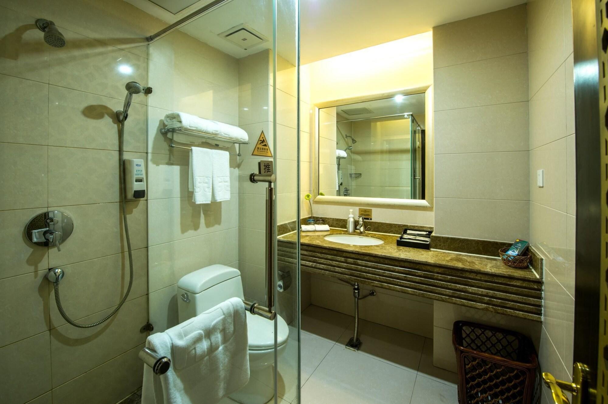 Kingtown Hotel Hongmei Shanghai Bagian luar foto