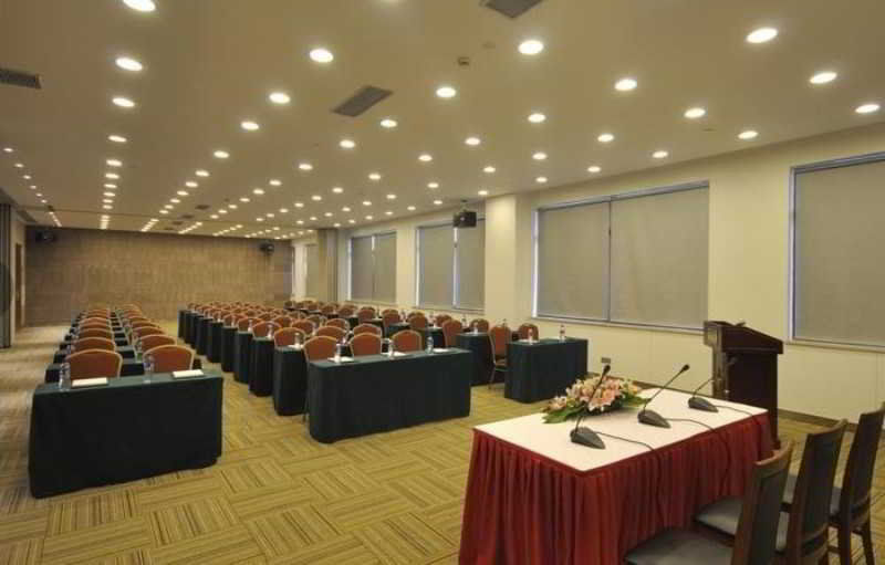 Kingtown Hotel Hongmei Shanghai Bagian luar foto
