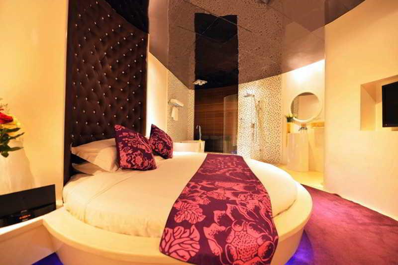 Kingtown Hotel Hongmei Shanghai Bagian luar foto