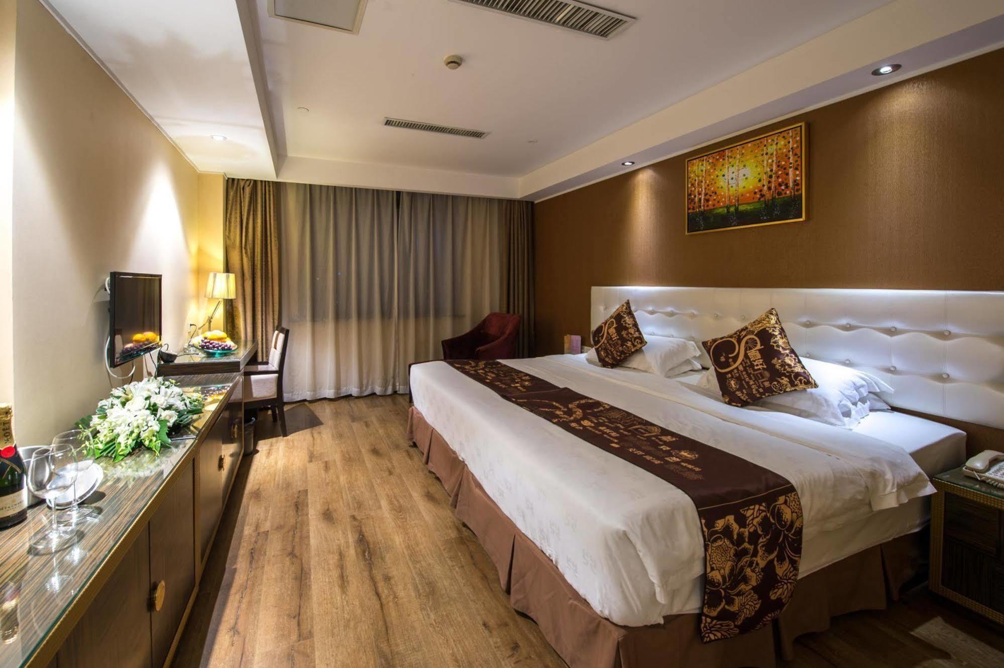 Kingtown Hotel Hongmei Shanghai Bagian luar foto