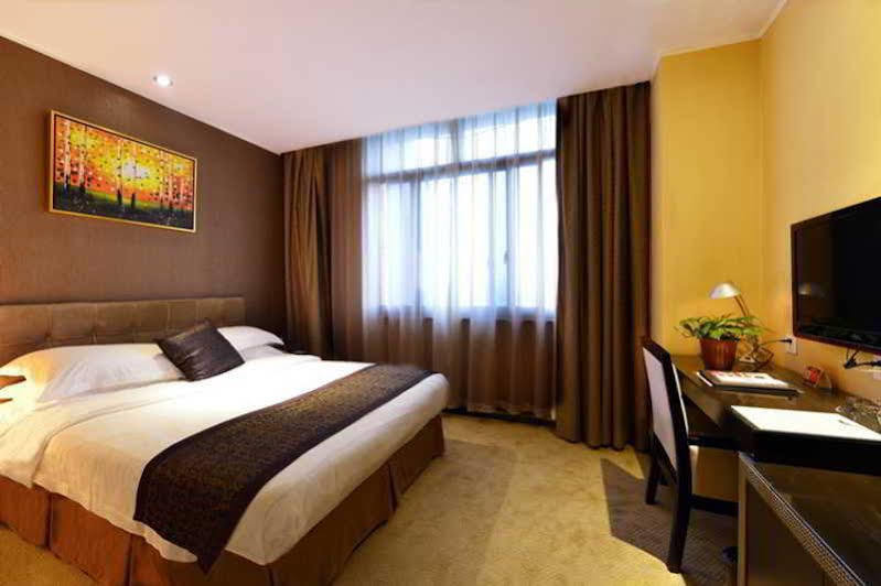 Kingtown Hotel Hongmei Shanghai Bagian luar foto