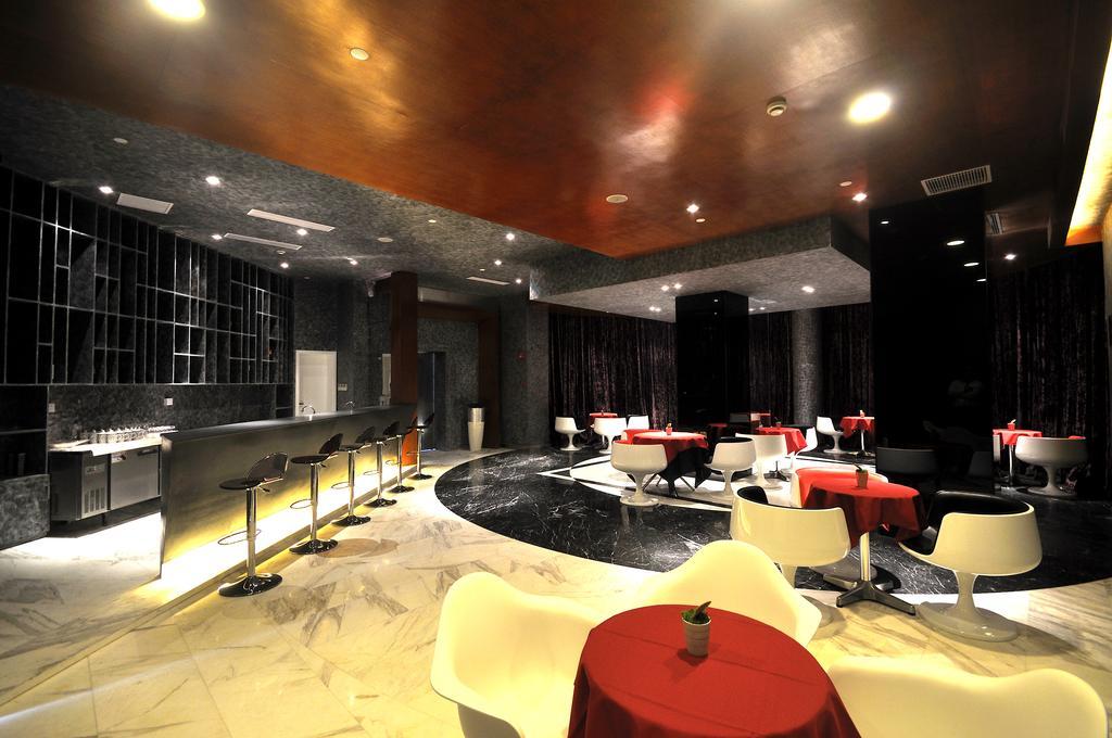Kingtown Hotel Hongmei Shanghai Bagian luar foto