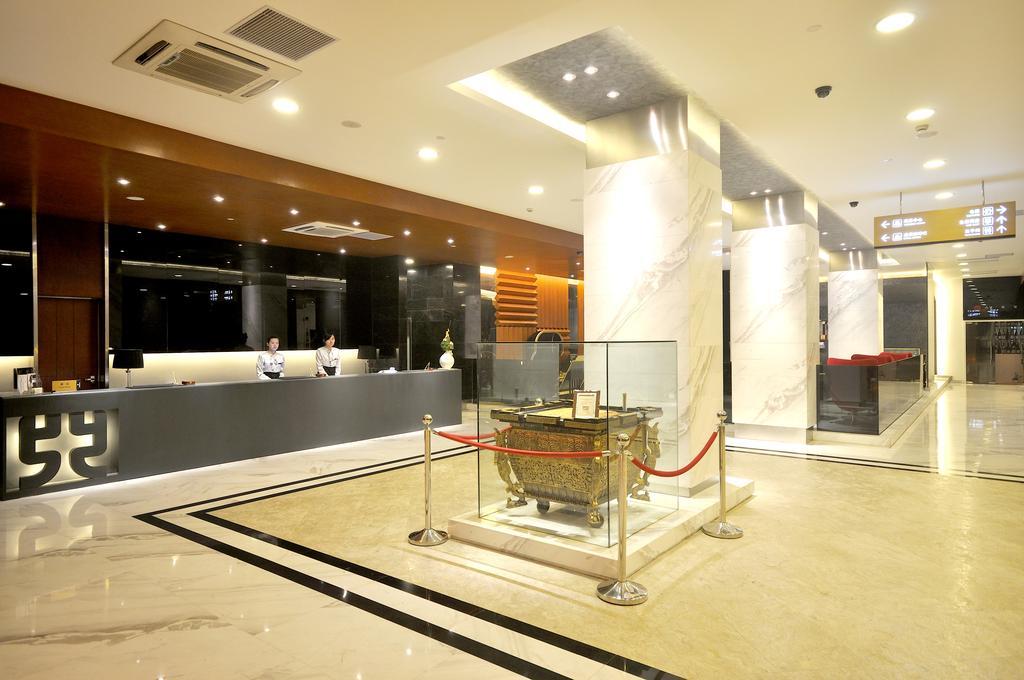Kingtown Hotel Hongmei Shanghai Bagian luar foto